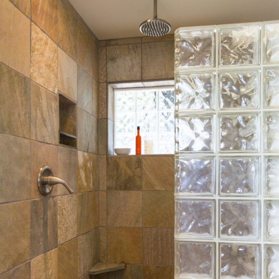 Стеклянные кирпичи в ванной комнате