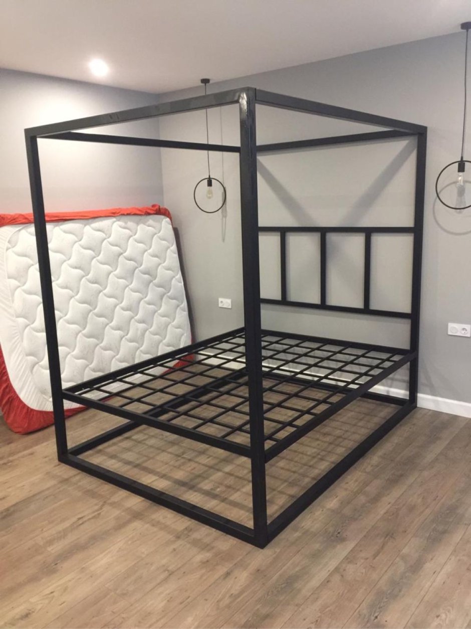 Металлическая кровать лофт куб с балдахином