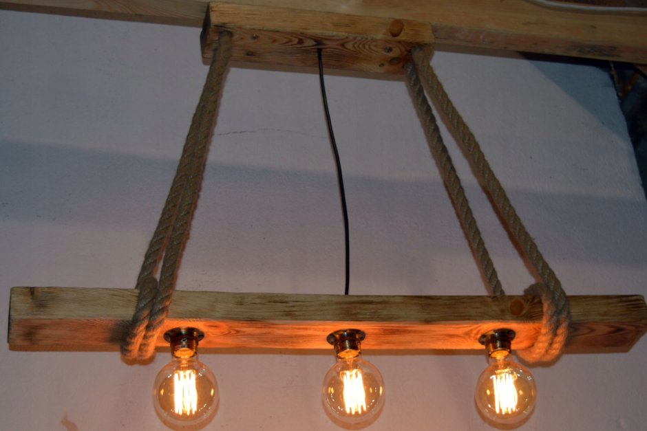 Деревянные светильники на цепи