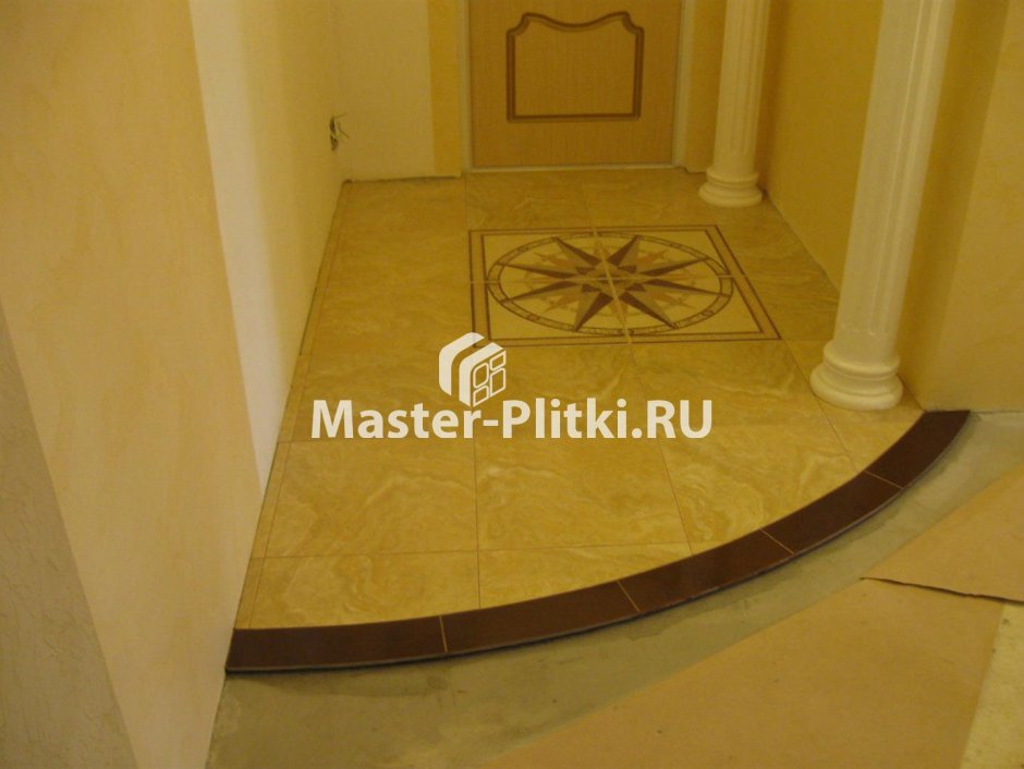 Плитка в коридоре у входной двери