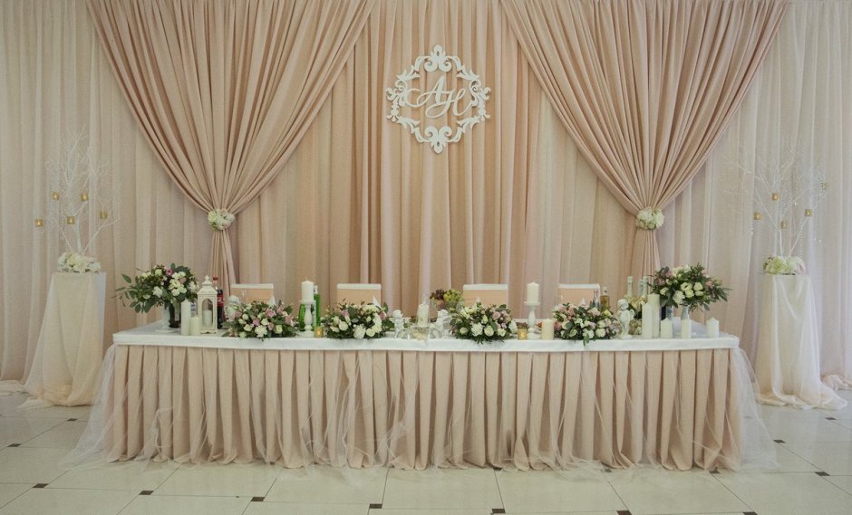 Президиум на свадьбу в пудровых тонах