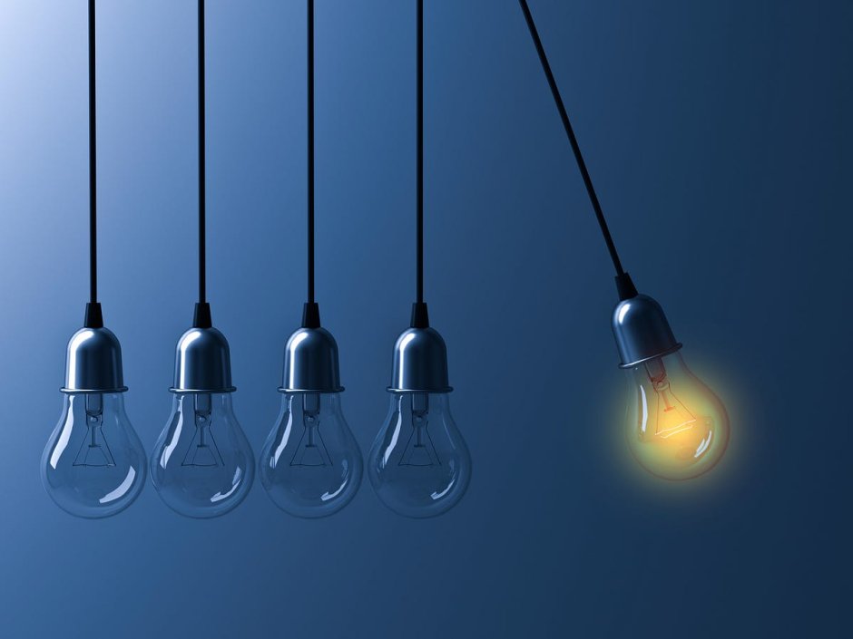 Лампочка висит