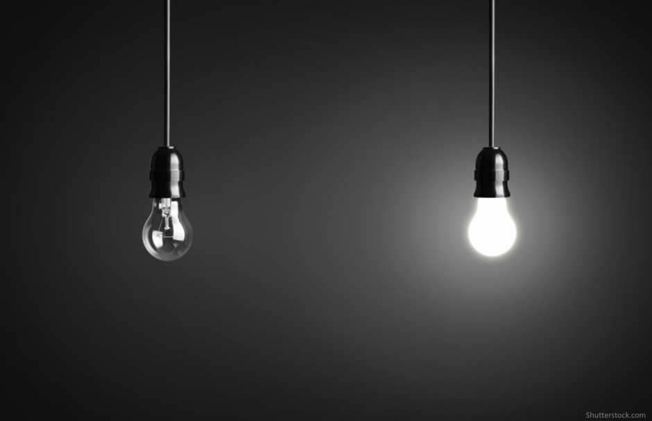 Лампочка висит на проводе