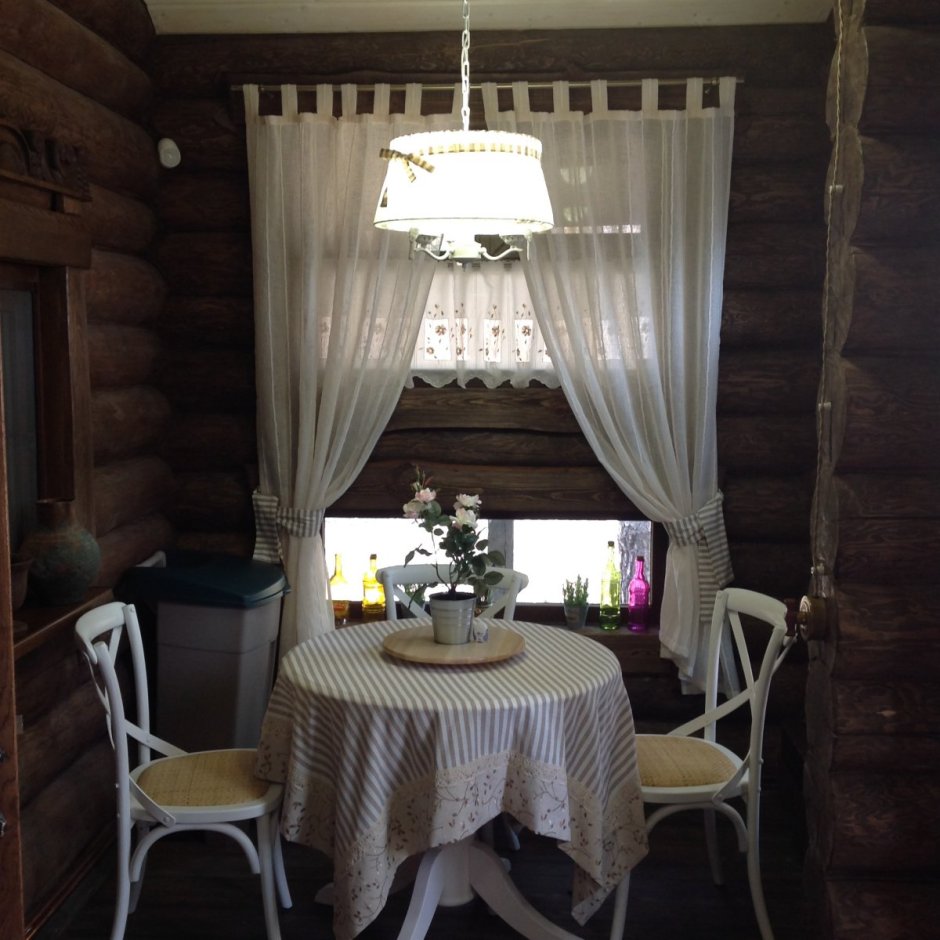 Тюль в деревянном доме