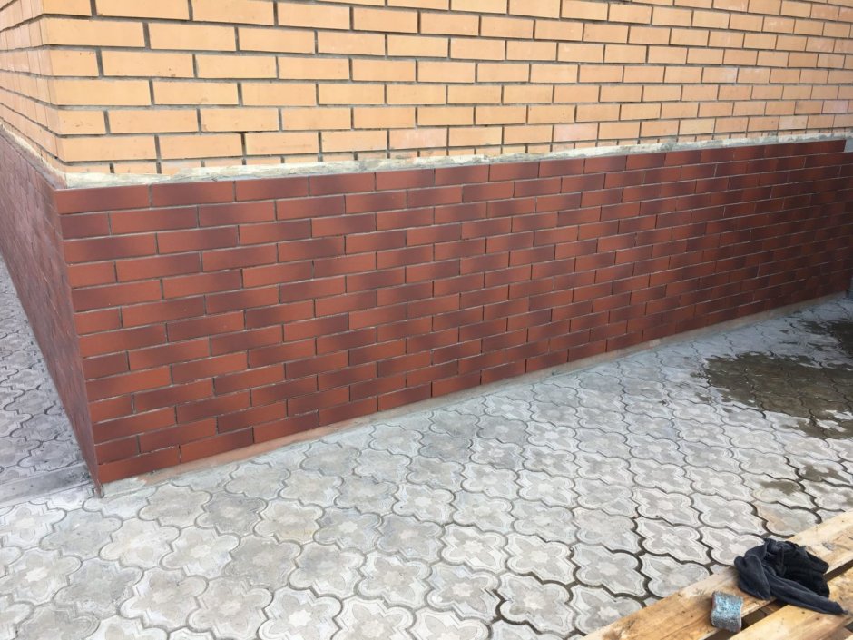 Отделка цоколя клинкерной плиткой