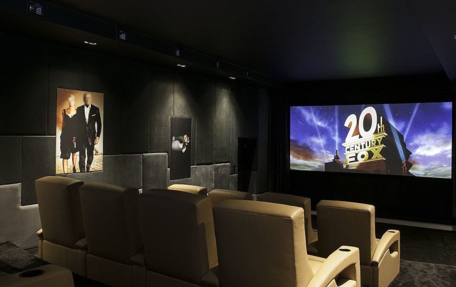 Игровая комната с проектором