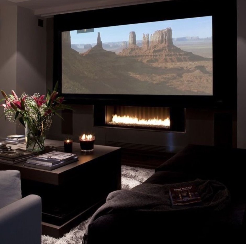 Комната с проектором