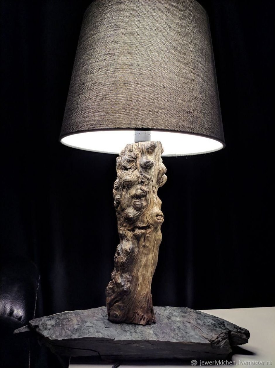 Настольный светильник из коряги