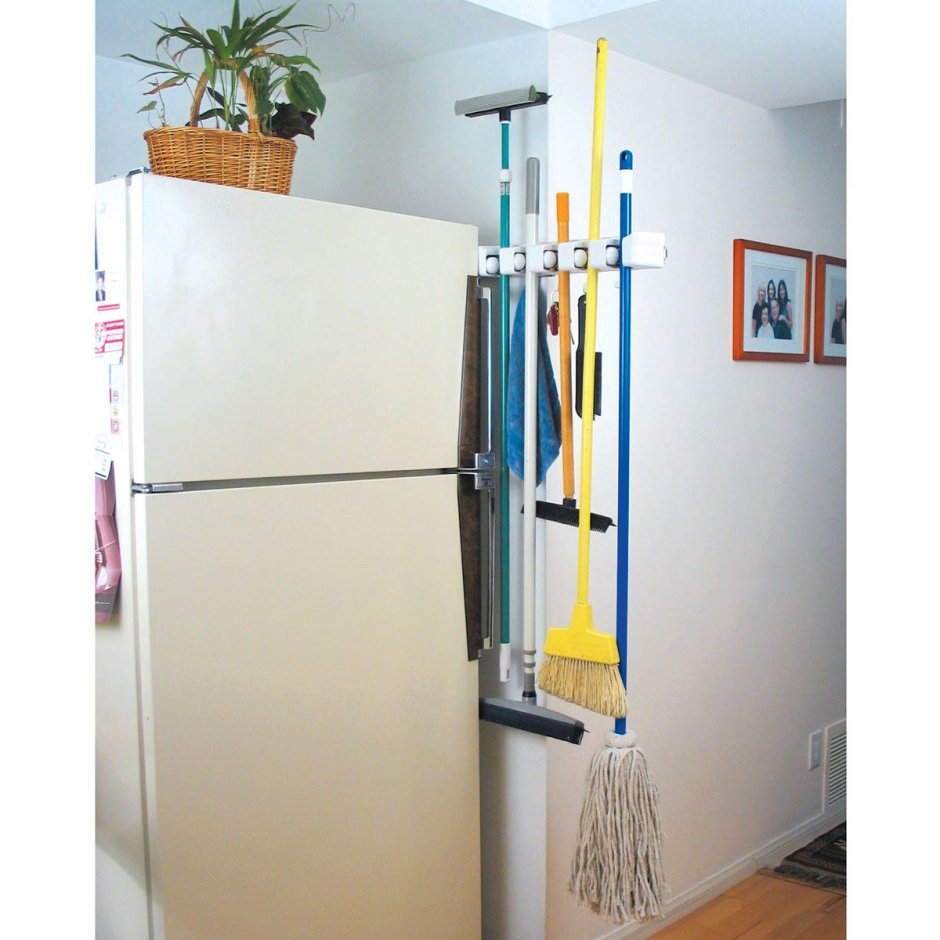 Место для хранения швабры и ведра