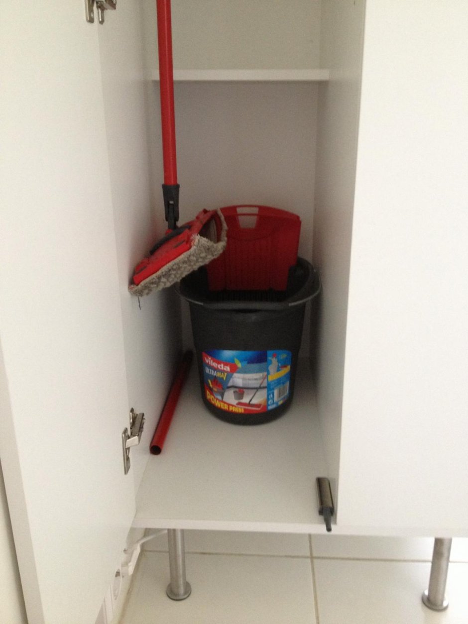 Шкаф для швабры и ведра