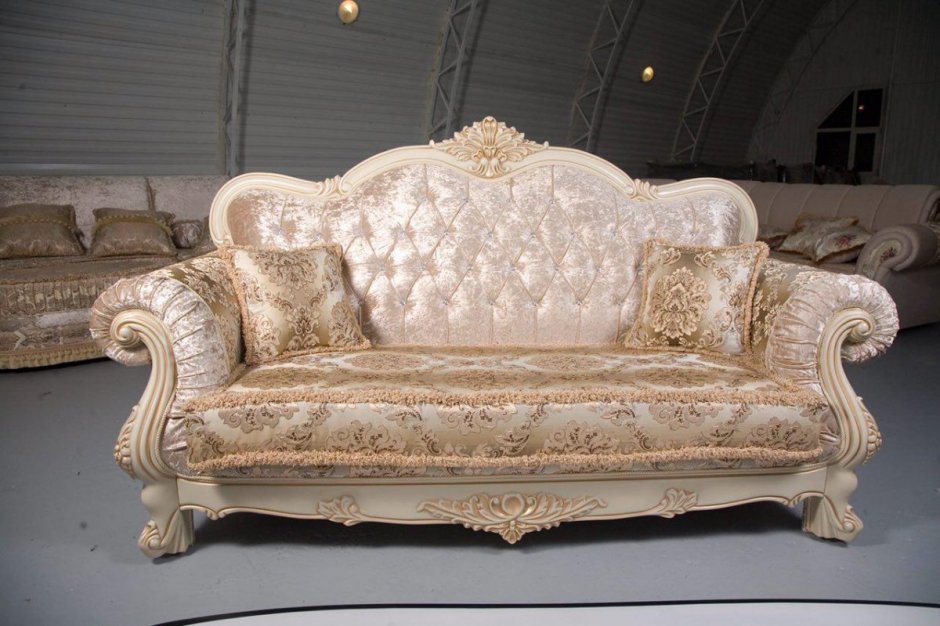 Диван и кресло в классическом стиле