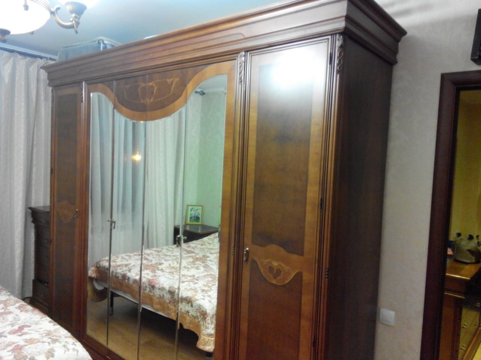 Шифоньер в спальню армянский
