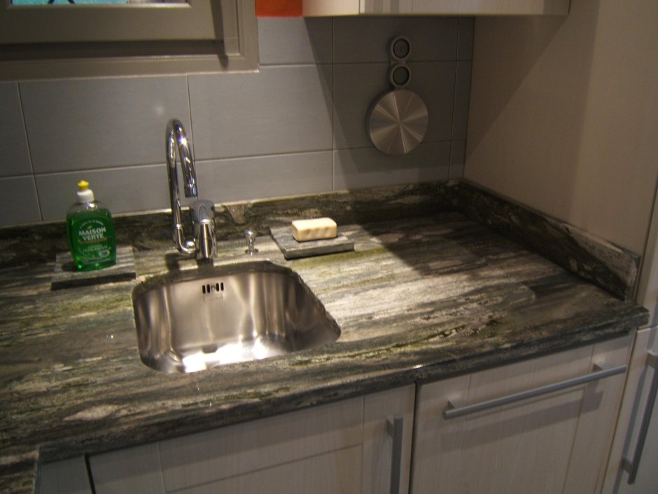 Столешница кедр 7031 мрамор Бергамо