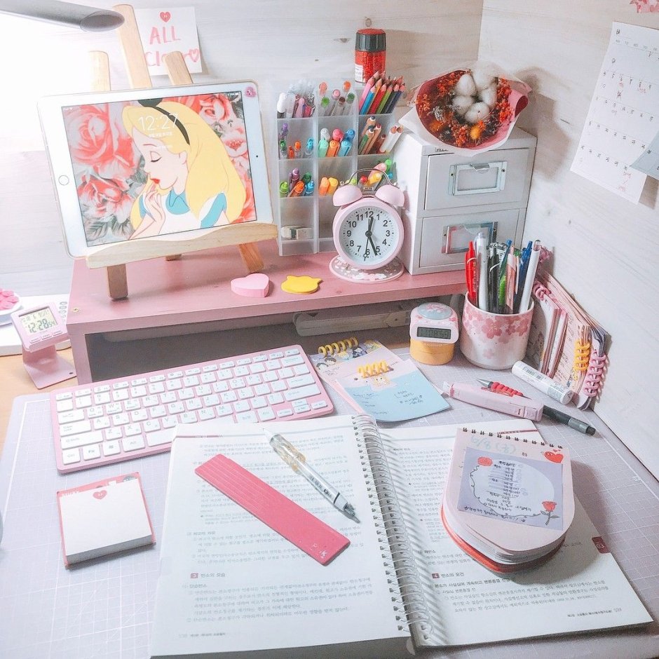 Декор для письменного стола для девочек