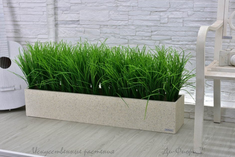 Искусственная трава в горшке для декора