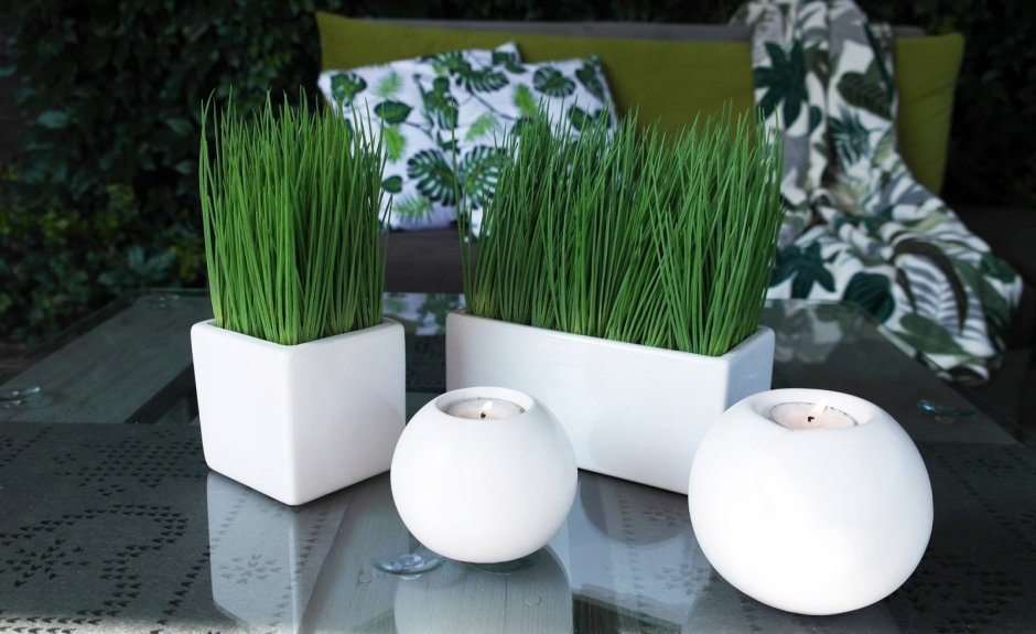 Искусственная трава в горшке