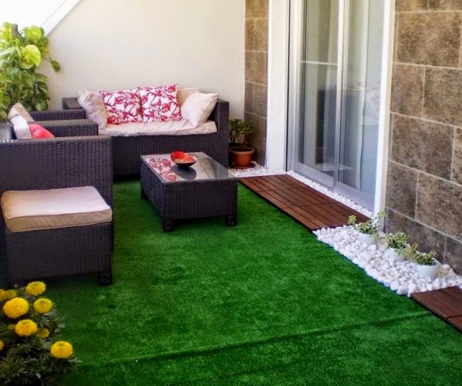 Искусственная трава на балконе