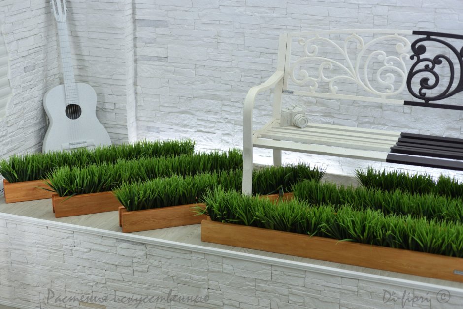 Искусственный газон на подоконнике