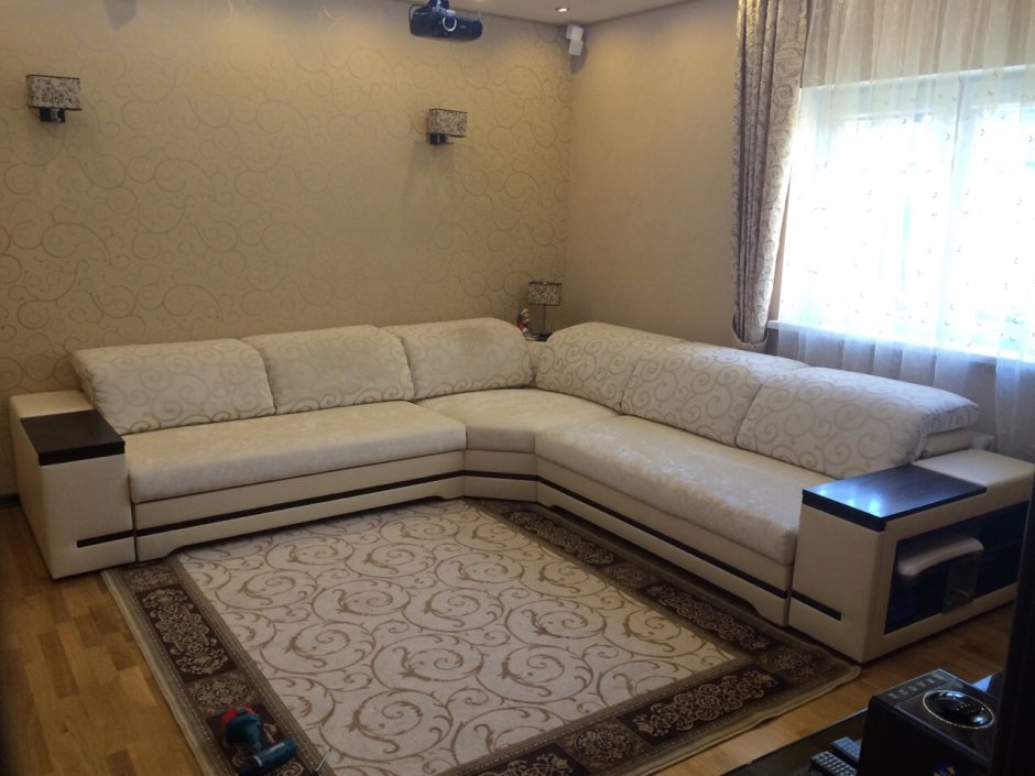 Диван для зала в квартире