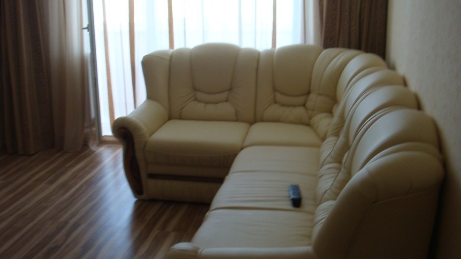 Мягкий уголок для зала угловой с креслом