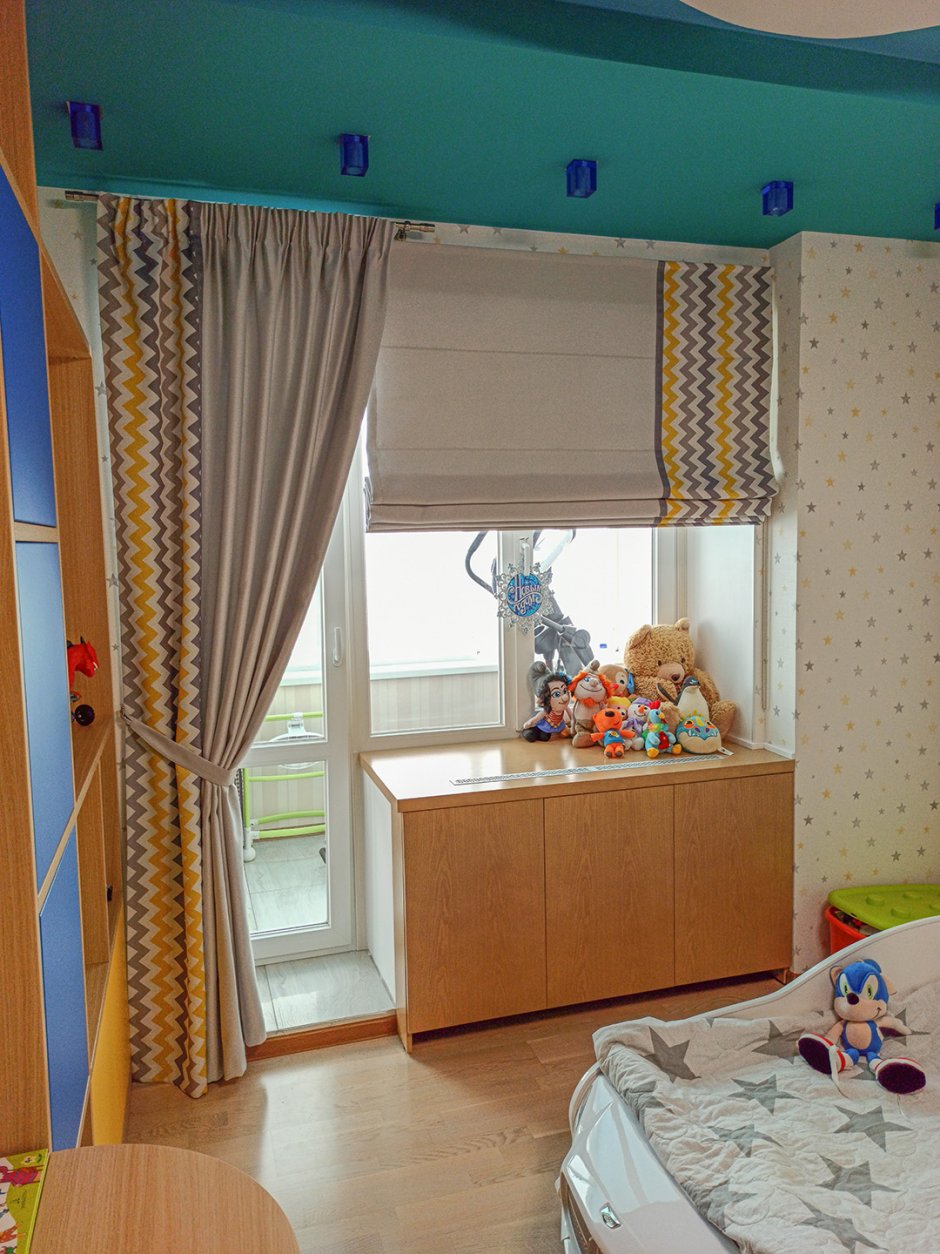 Французские шторы на кухню с балконной