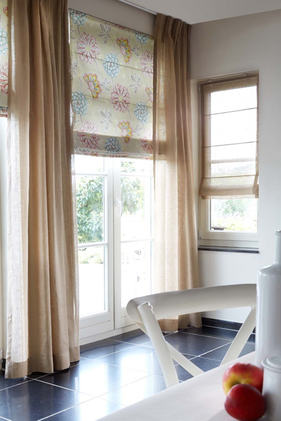 Бескаркасные римские шторы