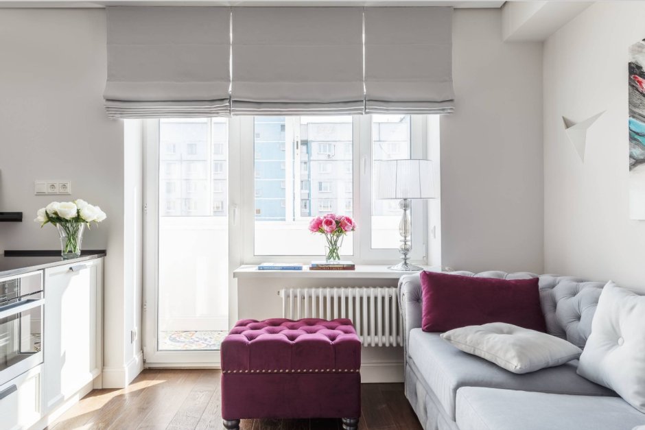 Римская штора на кухне с балконом