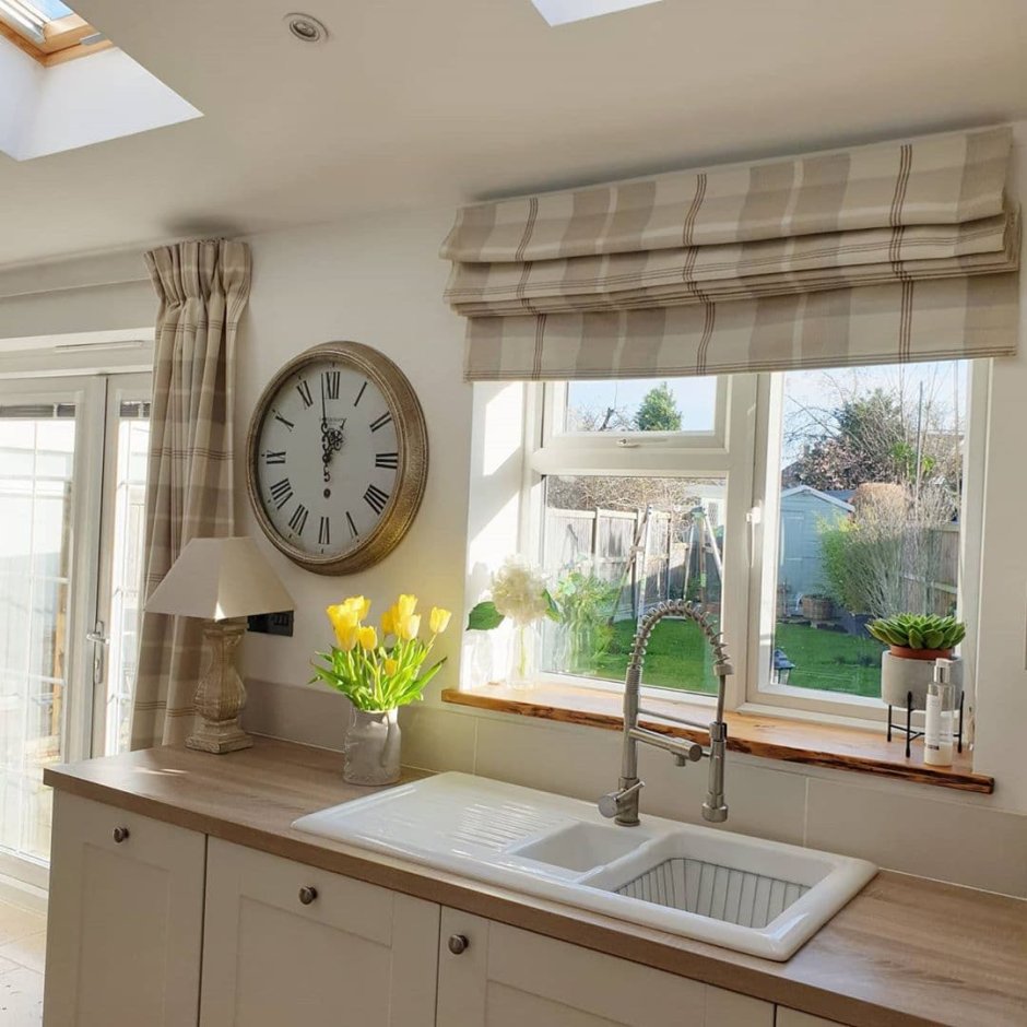 Рулонные шторы на балконную дверь