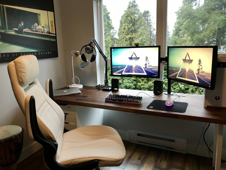 Комната с компом