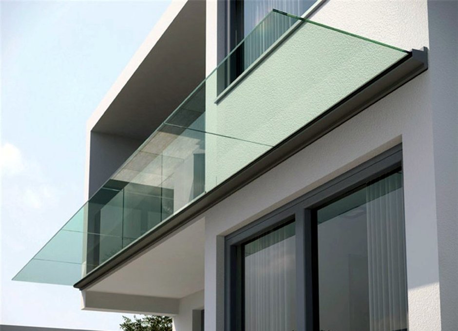 Стеклянный навес над крыльцом