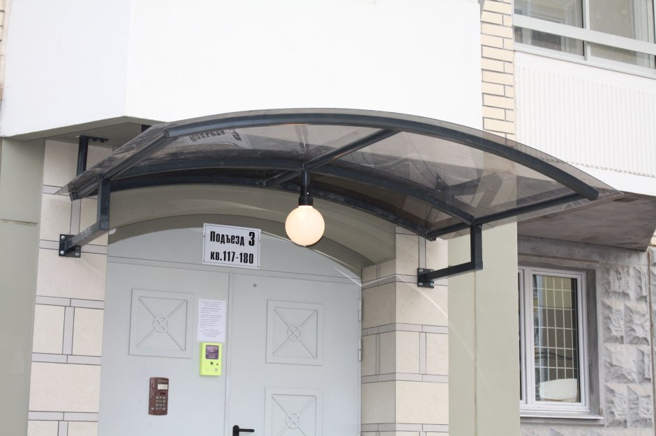 Светильник над входной дверью уличный