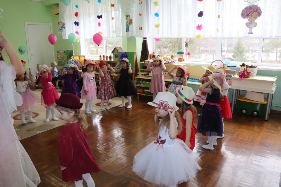 Платье на весенний утренник в детском