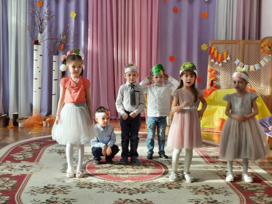 Цветы для украшения музыкального зала