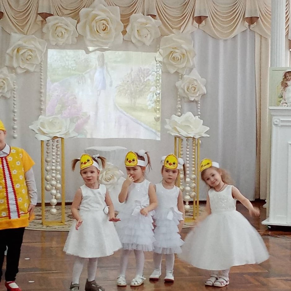 Новогоднее украшение зала