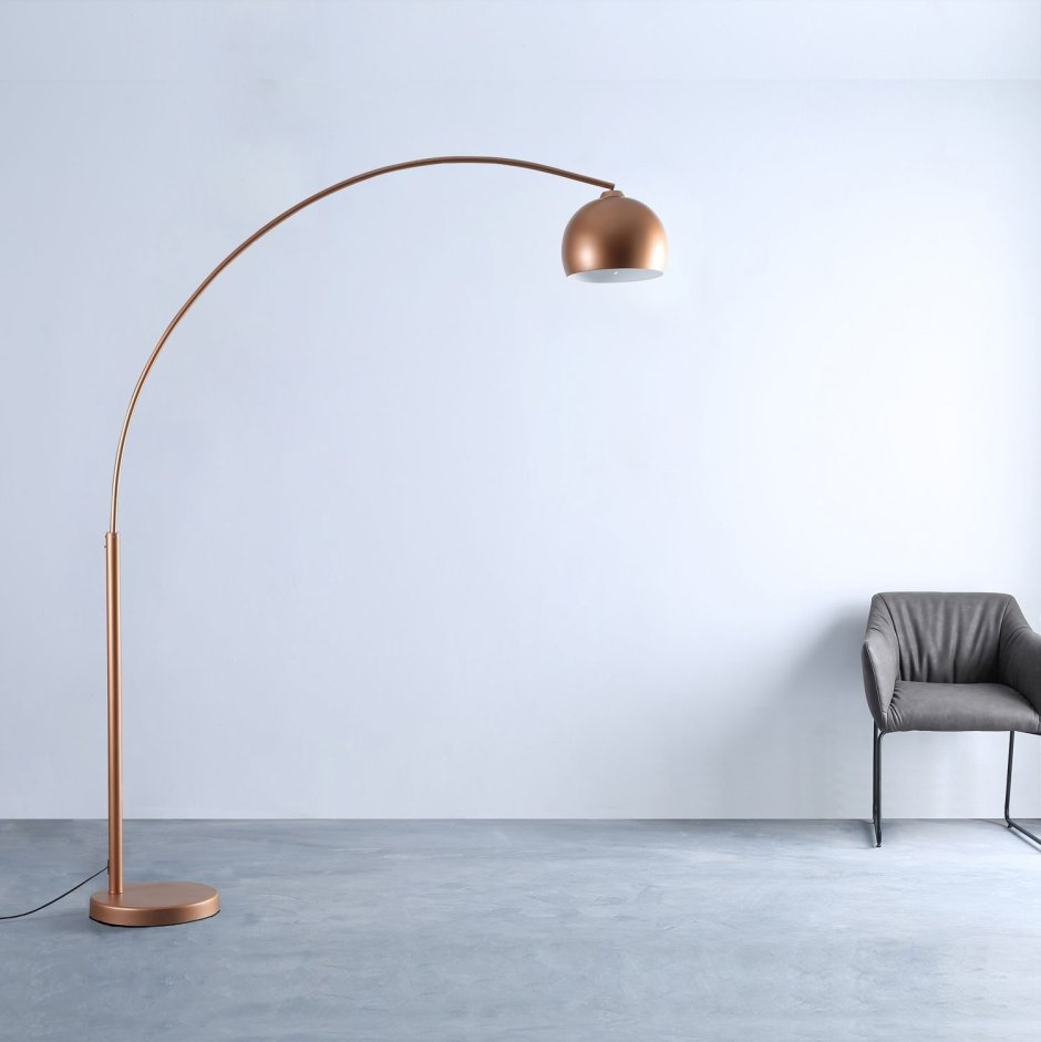 Изогнутый торшер в интерьере