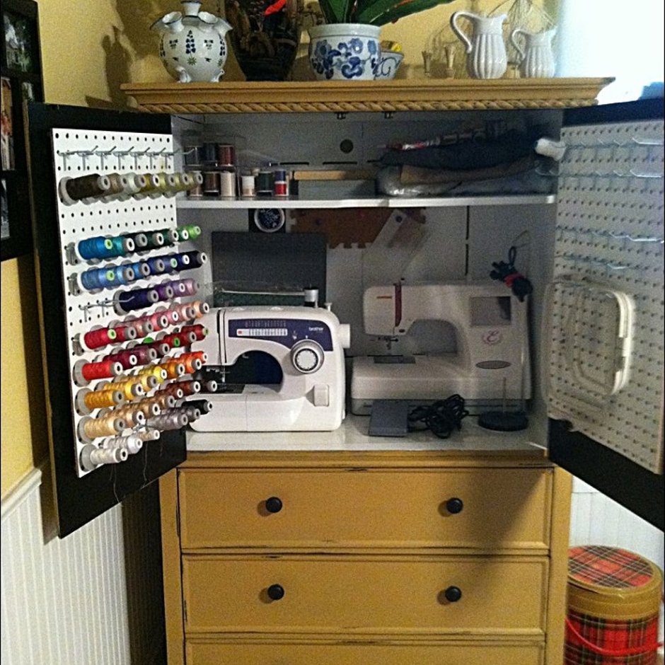 Уголок швеи в шкафу