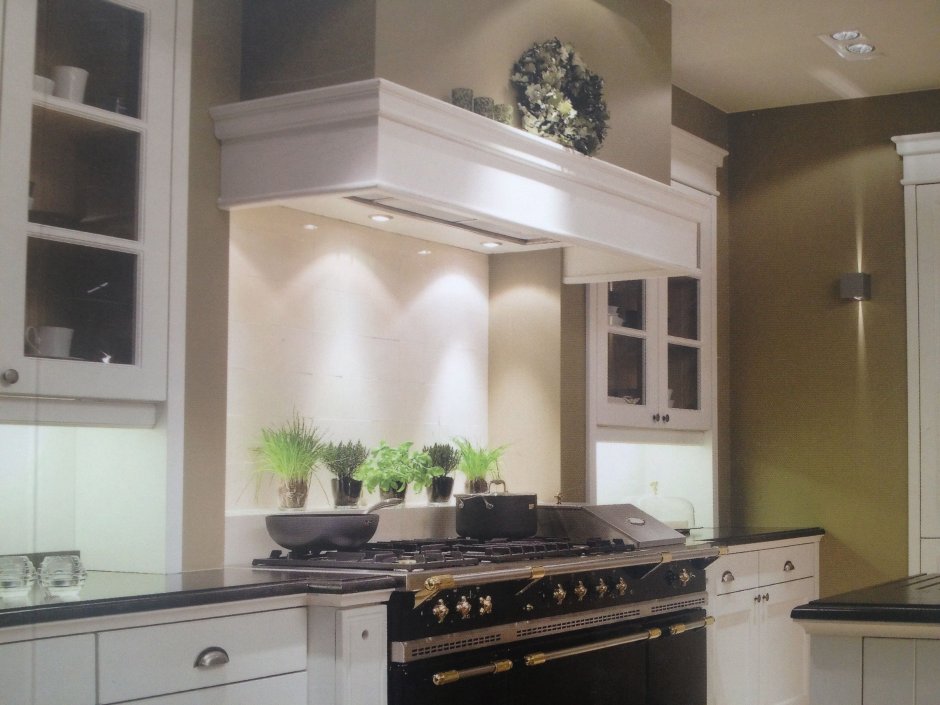 Красивые вытяжки для кухни