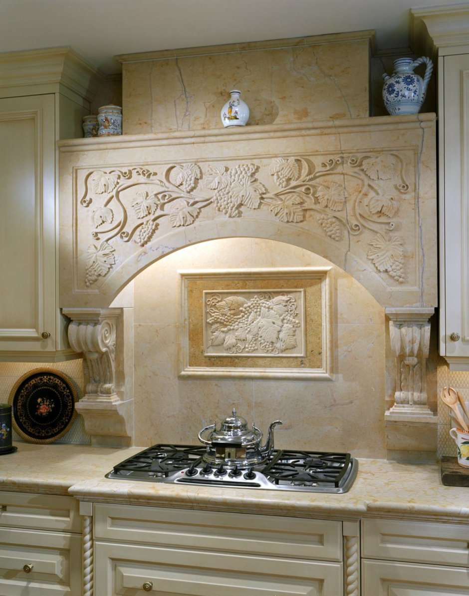 Кухонные гарнитуры с вытяжкой