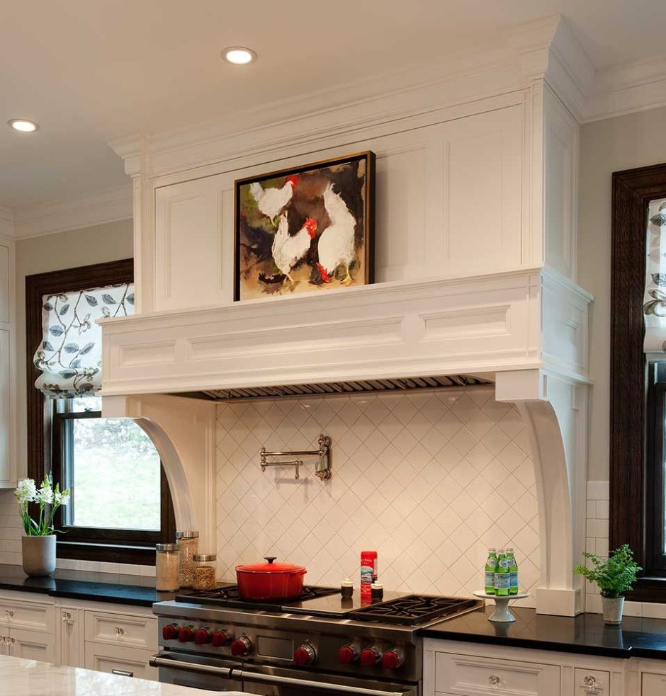 Интерьерная вытяжка для кухни классика