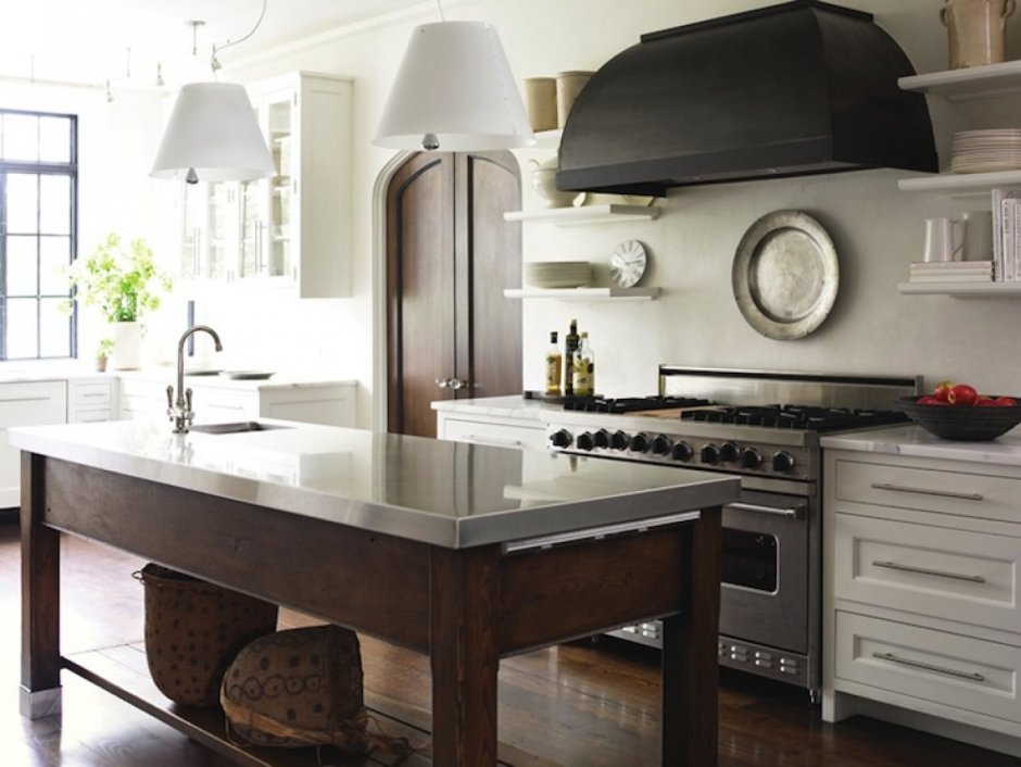 Вытяжка классика в интерьере