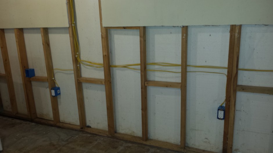 Узел крепления клееного бруса к фундаменту