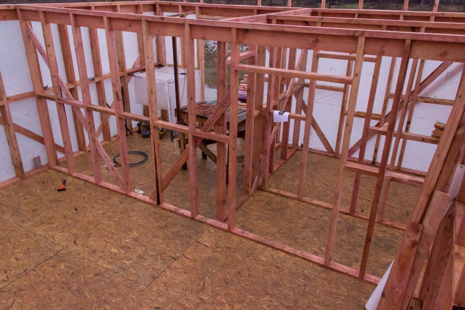 Сечение конструкции каркасной стены.