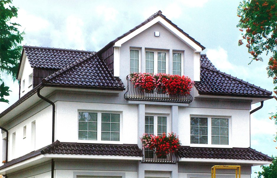 Сочетания цвета фасада дома с черепичной крышей