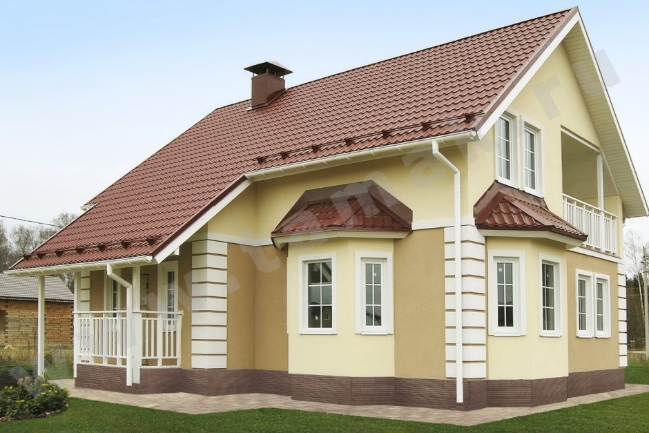 Оштукатуренный дом с красной крышей