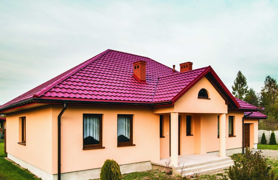 Дом с крышей из металлочерепицы