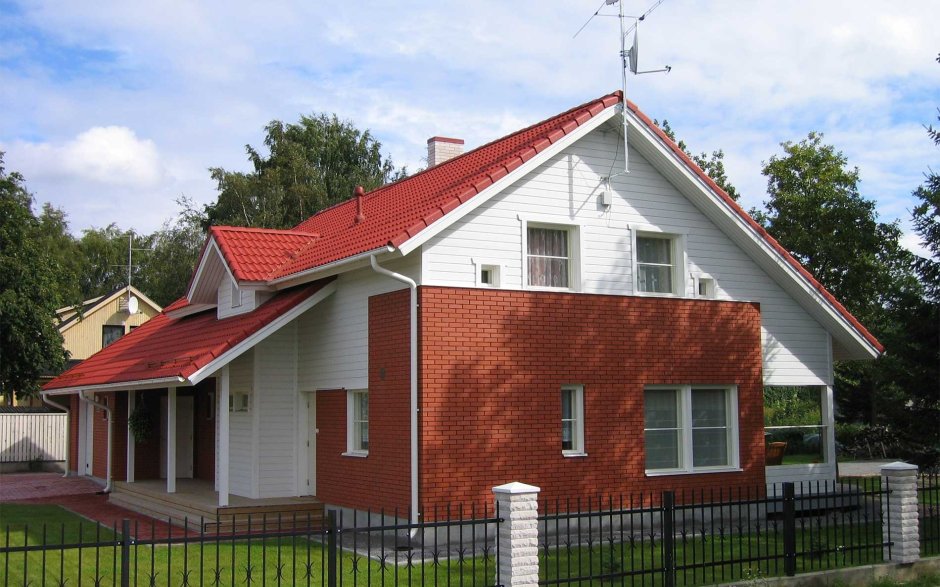 Коттедж с красной крышей