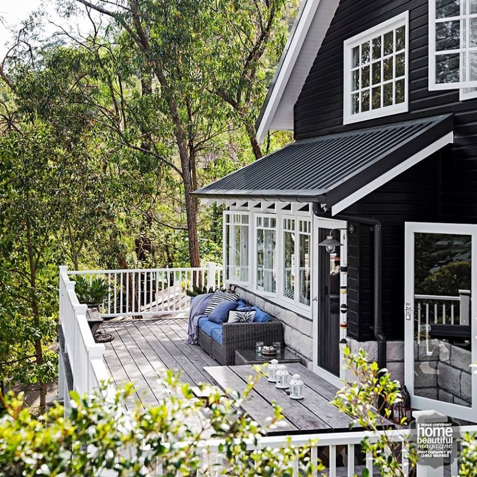 Серый дом с террасой