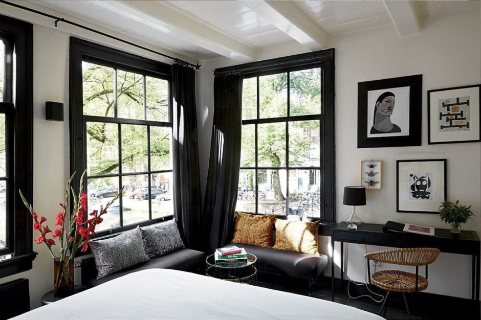 Черные рамы для окон в интерьере