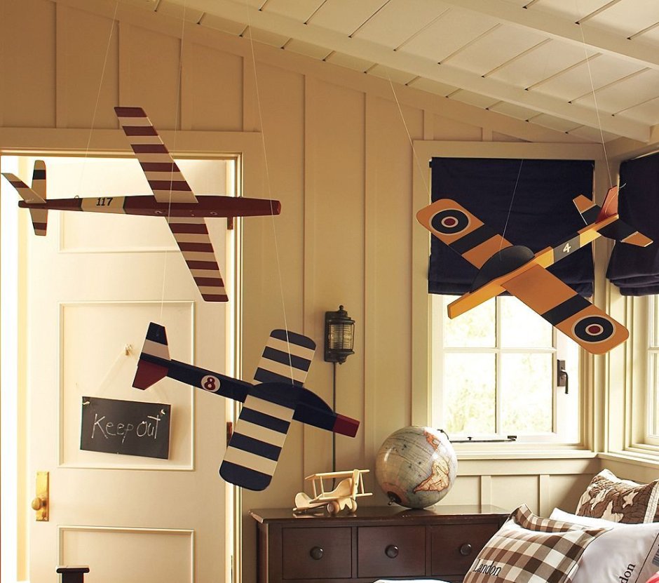 Люстра в виде самолета в детскую