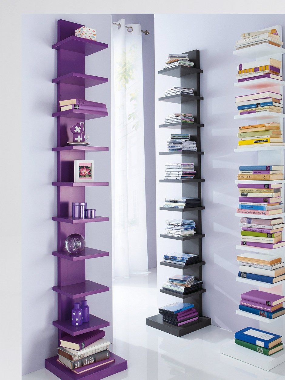 Небольшой книжный стеллаж